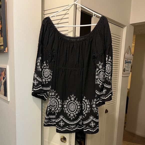 Chenault Los Angeles Embroidered Tunic with Bell Sleeves, NWT, Size M/L - Picture 2 of 7